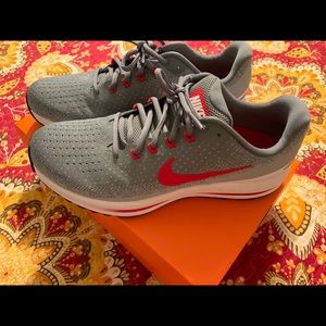 Nike Zoom Vomero 13 tennis shoes